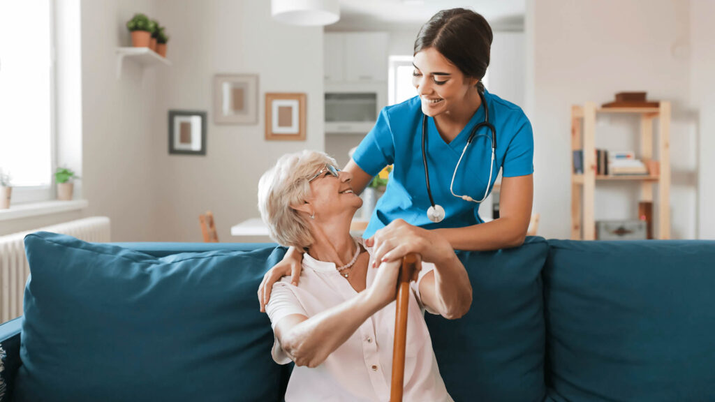 Foto medico com idoso plano prevent senior